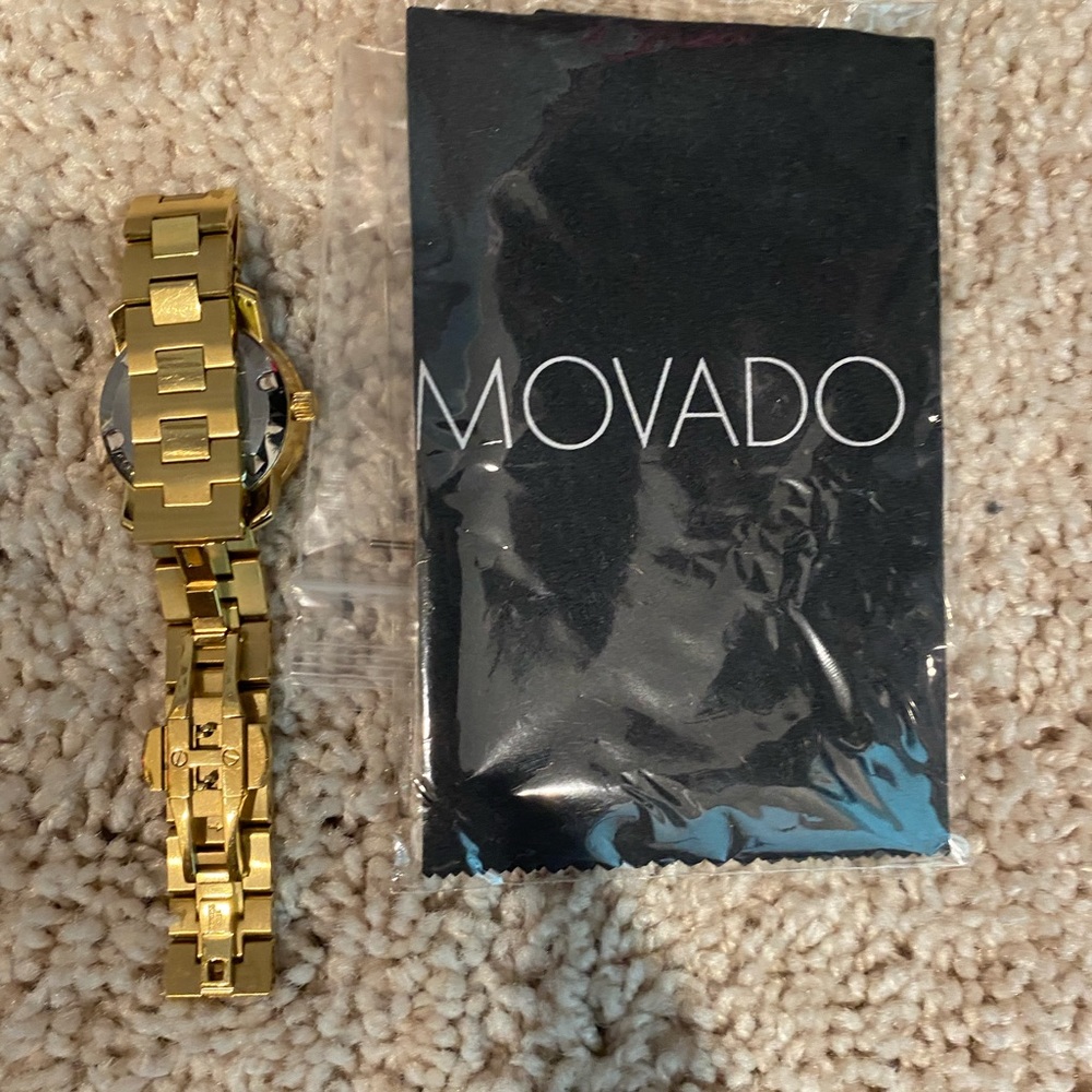 Women bold Swiss Movado watch - Picture 4 of 8